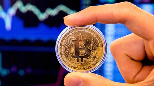 Bitcoin slips below $ 10,000